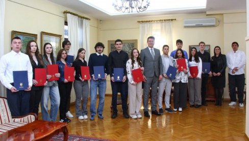 ZA NAJBOLJE STUDENTE ŠAPCA: Potpisani ugovori o stipendiranju