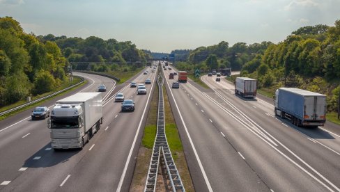 GUŽVE I ZASTOJI NA PUTEVIMA: Radovi usporavaju saobraćaj, evo koje deonice treba izbegavati