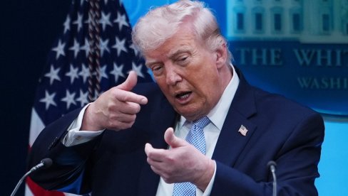 ТРАМПОВЕ ПРЕТЊЕ ПОКАЗУЈУ ДА ЈЕ СВЕ ОЧАЈНИЈИ Ирански аналитичар осуо паљбу по америчком председнику