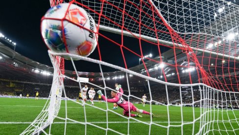 ZA LJUBITELJE BRZE ISPLATE: Goleade u prvom poluvremenu