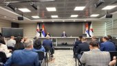 VUČEVIĆ SA PREDSTAVNICIMA ROMA: To su naša braća i sestre, sa kojima se borimo rame uz rame za naprednu Srbiju (FOTO)