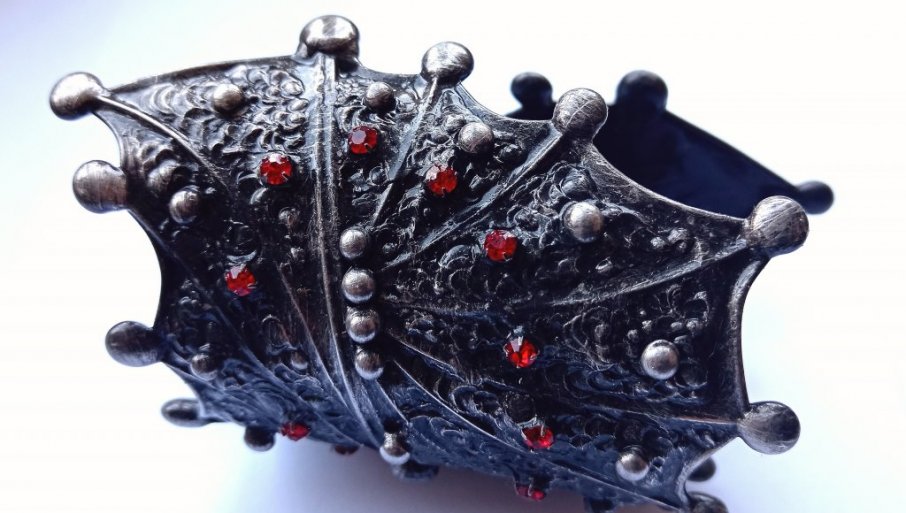 NAKIT ZA ŽENE ZMAJEVE: Nova kolekcija primenjene umetnosti Marija Miloradović -Zei u Galeriji "Singidunum"