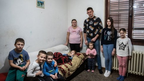 MAŠTAM DA I MI IMAMO SVOJU KUĆU: Dečak Luka Nikolov, oboleo od mišićne distrofije, sa porodicom živi kao podstanar u trošnom objektu