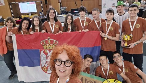 NACIONALNIM ŠAMPIONIMA JE POTREBNA POMOĆ: Đaci iz Kragujevca i njihov robot trebalo bi da idu na takmičenje u SAD