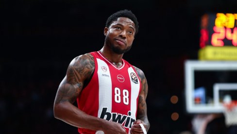 НЕ СМИРУЈУ СЕ СТРАСТИ: Панатинаикос поднео пријаву против бившег кошаркаша Партизана због показивања средњег прста навијачима зелених