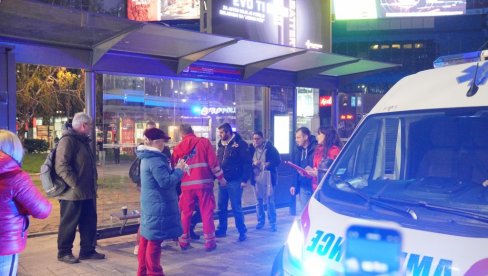 ТУЧА У АУТОБУСУ:  Мушкарац остао да лежи без свести, хитно превезен у Ургентни центар
