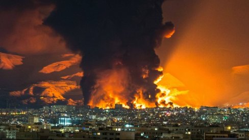 TRAMP PRISTAO DA ODLOŽI RAZORNI NAPAD NA DVE NEDELJE: Eksplozije kod američke ambasade; Teheran žestoko preti