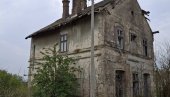 ŽELEZNIČKA STANICA U KRUŠČIĆU KOD KULE ČAMI PREPUŠTENA ZUBU VREMENA   Bez voznog reda samo - uspomene