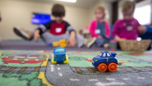 Шест и по деценија ПУ “Перка Вићентијевић“ у Обреновцу: Малишани из 8 вртића учествовали у свечаном програму