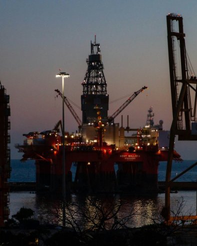 Olakšanje na tržištu: Nafta naglo pala nakon smirivanja krize u Ormuskom moreuzu i normalizacije snabdevanja