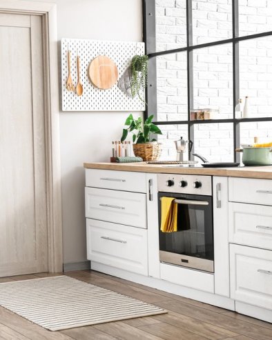 4 BOJE ZA KUHINJU KOJE DIZAJNERI VIŠE NE ŽELE DA VIDE: Veliki trend sa početka 2000-ih ide u prošlost