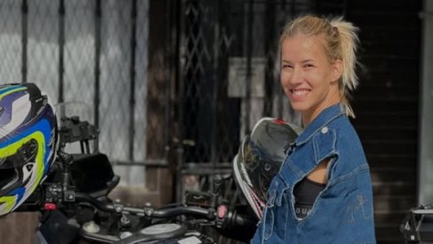 DEVOJKA SA KRILIMA NA MOTORU: Ponovo oduševila javnost nakon što je prošla kroz bolan period