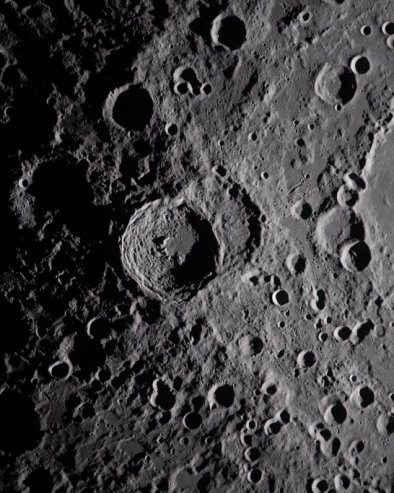 Џиновски нови кратер на Месецу изненадио научнике