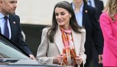 KRLJICA LETICIJA NE ODUSTAJE OD SEDE KOSE: Pojavila se u prolećnom odelu i cipelama koje su se vratile na velika vrata (FOTO)