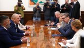 ВУЧИЋ НАСТАВИО КОНСУЛТАЦИЈЕ: Представници Удружених синдиката Србије стигли у Председништво (ФОТО)