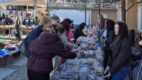 ПРИКУПЉАЛИ НОВАЦ ЗА МИЛОШЕВУ ОПЕРАЦИЈУ: Локална Туристичка организација у Штрпцу организивала Васкршњи хуманитарни базар