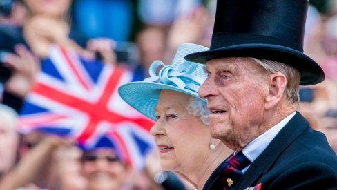 СИПАО ЈЕ СЕБИ ПИВО, ОКУПАО СЕ И ЗАУВЕК ЗАСПАО: Последњи сати принца Филипа - није се поздравио ни са краљицом Елизабетом