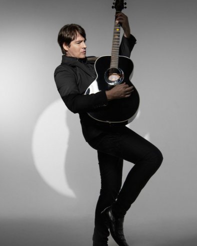 NOVA NJEGOVA TAMARA: Boris Novković slavi 40 godina karijere uz ovu kultnu pesmu (FOTO)