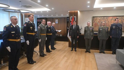 Министар Гашић уручио указе о унапређењима и постављењима на нове дужности у Војсци Србије