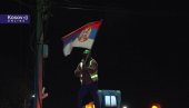 KURTIJEVA PROVOKACIJA PRED VASKRS: U Gračanici uklanjaju srpske zastave uz asistenciju policije