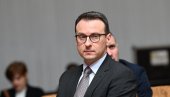 ПЕТАР ПЕТКОВИЋ ОШТРО: Свечља игроказима покушава да сакрије насиље над Србима на КиМ