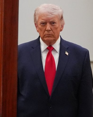 Да ли Трампа неко контролише? Хегсет изнео званичан став Пентагона