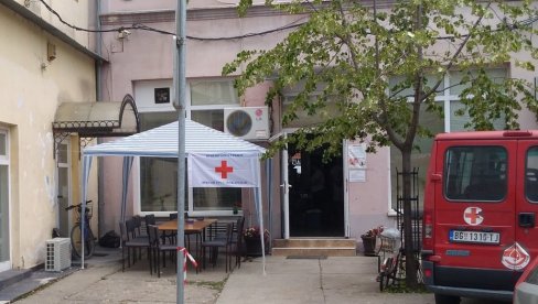 POMOĆ CRVENOG KRSTA : Pančevci dobijaju dodatne pakete hrane