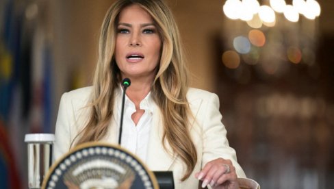 НИЈЕ НИ ОН ЗНАО: Меланија шокирала и Трампа - ненајављено обраћање изненадило америчку јавност