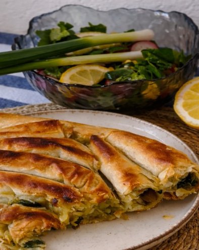 ПОСНА ПИТА СА ПЕЧУРКАМА, СПАНАЋЕМ И КРОМПИРОМ: Мирис из рерне који мами све укућане за сто