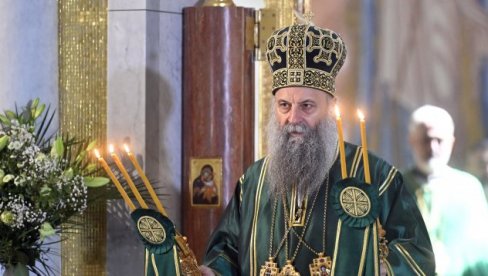 У ПОМЕН НА СПАЉИВАЊЕ МОШТИЈУ СВЕТОГ САВЕ: Патријарх Порфирије служио литургију у храму на Врачару