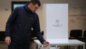 ZAHUKTAVA SE: Do 13 časova u Mađarskoj 54 posto birača