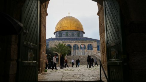 ИЗРАЕЛСКИ МИНИСТАР БЕН ГВИР УПАО У ЏАМИЈУ АЛ-АКСА СА ПОЛИЦИЈОМ: Поручио да се осећа као власник