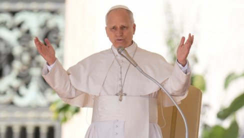 PAPA SE BORI POSLE TEŠKE OPERACIJE: Krenuo na fizikalnu terapiju