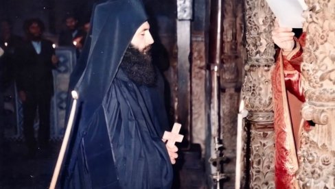 JUBILEJ U VISOKIM DEČANIMA: Patrijarh Porfirije obeležio 40 godina od monašenja