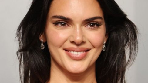 ДА ЛИ ИМАМО НОВИ НАЈЛЕПШИ ПАР НА СВЕТУ? Прелепи глумац и манекенка наводно ухваћени заједно на концерту! (ВИДЕО)