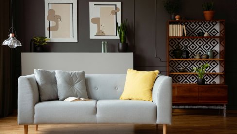 ТРИКОВИ ДИЗАЈНЕРА КОЈИ МАЛУ ДНЕВНУ СОБУ ЧИНЕ ВЕЋОМ: Избегните уобичајене грешке