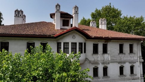 На кафи код кнегиње: Монодрама о животу на двору Обреновића