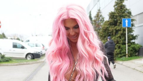 Atina primljena na 2 FAKULTETA, evo GDE će studirati - JK ponosna na ćerku