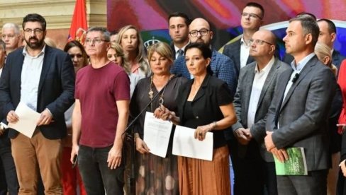 ЊИХ ЗАНИМАЈУ САМО ФОТЕЉЕ! Председник о прозивкама блокадера: Ништа они о томе не знају и није их пуно ни брига...