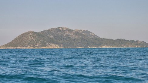 JURIŠ „FLOTILE“ NA SAZAN: Aktivisti iz Brindizija plove ka albanskom ostrvu gde gradi zet lidera SAD