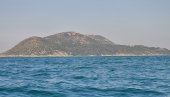 ЈУРИШ „ФЛОТИЛЕ“ НА САЗАН: Активисти из Бриндизија плове ка албанском острву где гради зет лидера САД