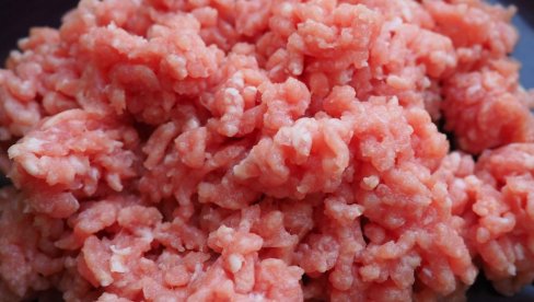 Делује свеже, а није: Трикови произвођача млевеног меса које купци не виде
