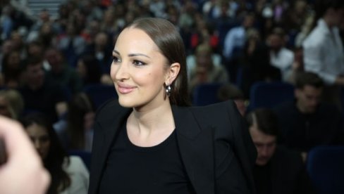 Aleksandra Prijović oduševila stajlingom u evropskoj prestonici: Kad si u Parizu... (FOTO)