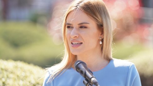 НИКО НЕ МОЖЕ ТЕНК СА КОШАРА ДА НАЗИВА СМЕЋЕМ! Ђурђевић Стаменковски одбрусила блокадерима у Крушевцу