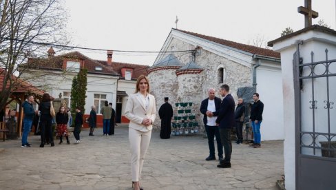 Аутор изврће историјске чињенице: Министарка Стаменковски оштро критиковала Филипа Младеновића и његов текст у Данасу