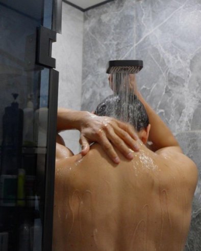 Никако не отварајте прозор у купатилу након туширања: Већина у овоме греши, а нисте ни свесни колики проблем може да вам направи