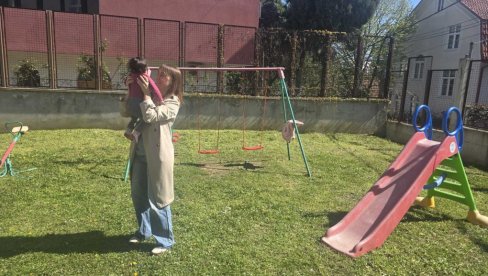 LJubav i pažnja i od volontera: Poslednjih godina sve više ljudi se prijavljuje da se druži sa štićenicima centra u Zvečanskoj (FOTO)