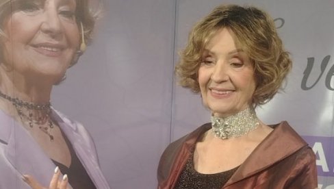 Од извора у Милочају два путића за вечност: Лепа Лукић почела свој концерт емотивним говором и великим хитом (ФОТО)