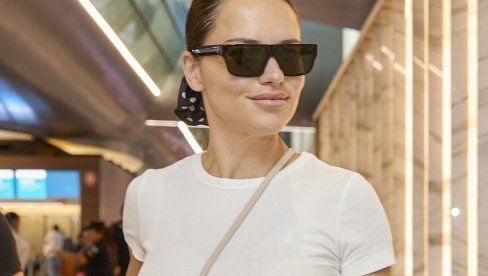 Адријана Лима са ћеркама на најпознатијем фестивалу: Славна мама и тинејџерке прате исти тренд! (ФОТО)