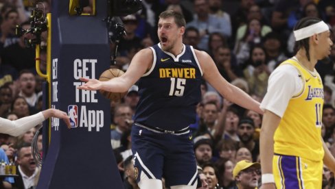 NIKOLA JOKIĆ GLEDA I NE VERUJE! Do juče ga je hranio, a sada je on odlučio da ga ujede za srce